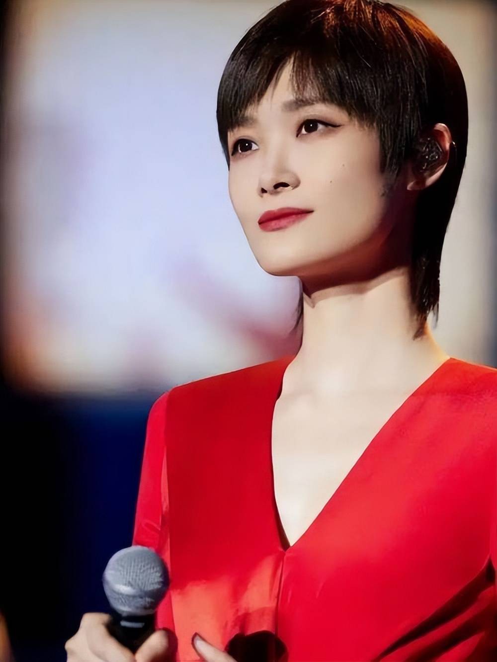 嫁法国老头真相大白5个月,41岁李宇春近况曝光,一点也不意外