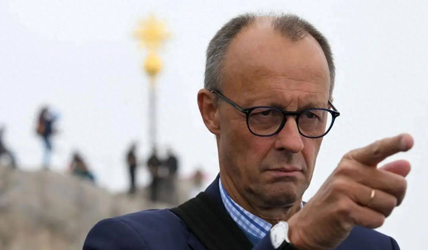 德国刚恢复对以军售，大后方就传来一条噩耗，默茨陷入两难死局