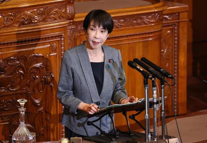 辽宁舰继续北上，美日彻底急了！三航母将隔空对阵，日本突发地震