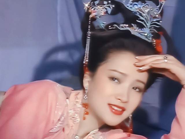 曝61岁演员何晴去世细节!因脑瘤退圈,演遍四大名著,人美感情弱