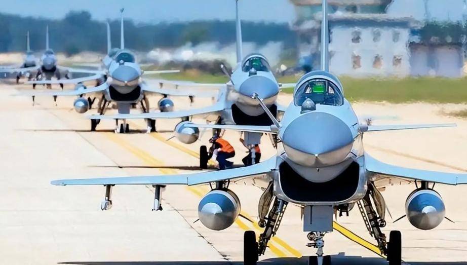 这才是我国空军最急缺的战机,需大量生产装备部队,不是歼20战机