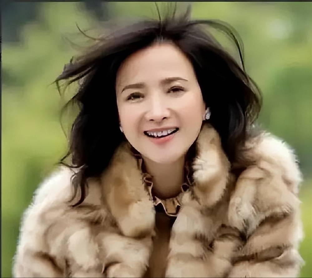 何晴葬礼现场曝光！不到24小时，许亚军一个举动实现口碑暴涨