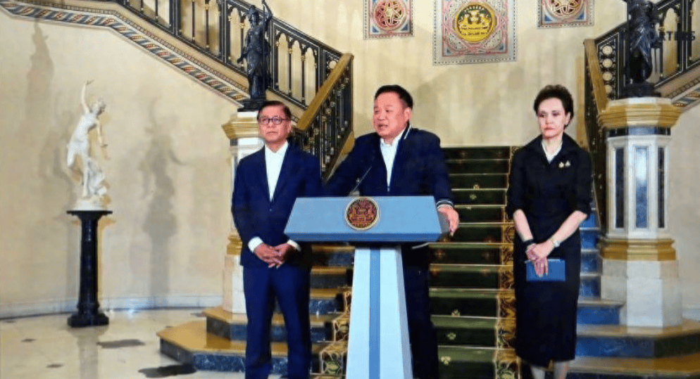 泰军8天猛攻柬埔寨,洪森父子单方面乞和,泰国民意沸腾,举国振奋