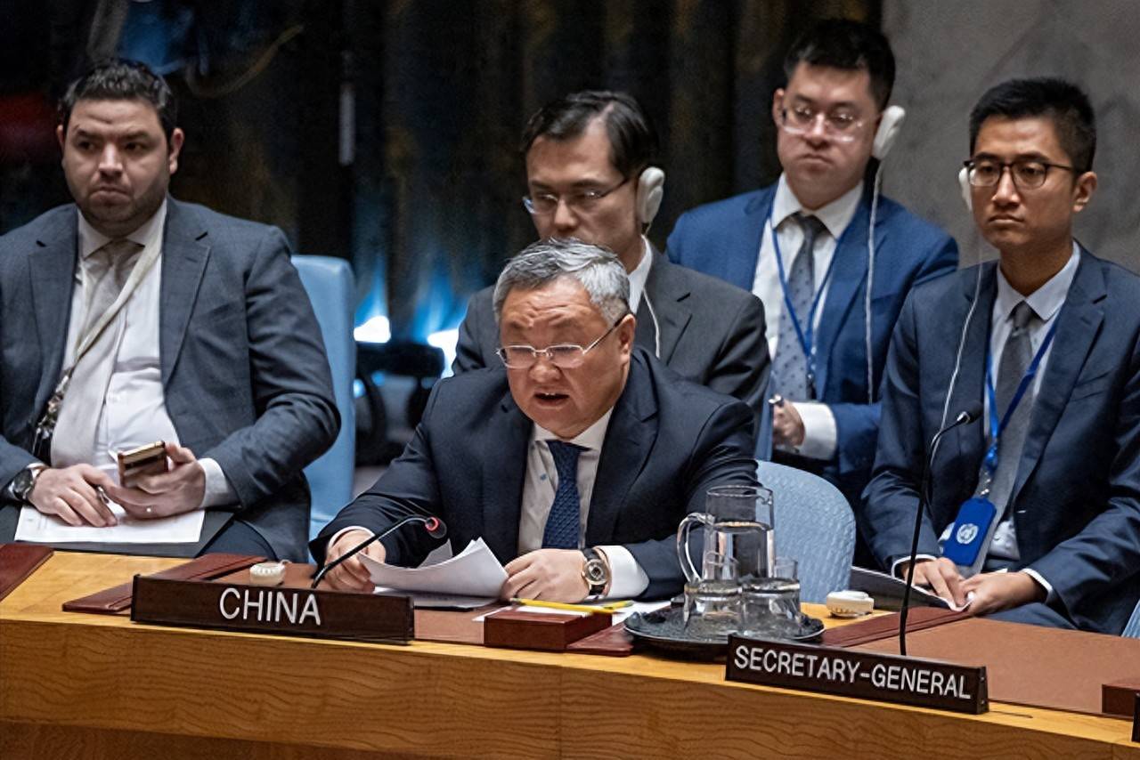 中日在联合国再度交锋,菲律宾站出来力挺日本,菲船持刀挑衅,中国海警水炮反制