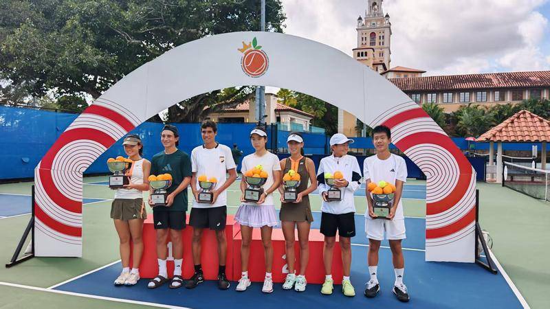 中国网球小将赴美参赛佳绩频传 12岁组男女单打夺冠