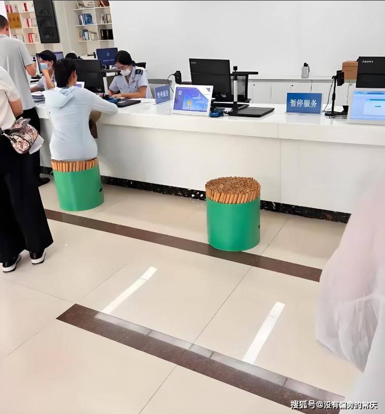 zoty中欧税务局凳子被吐槽像“刑具”！400-1500元采购价引质疑官方回应来了