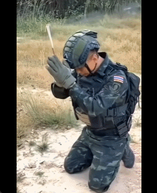 机枪单挑F16?泰国“义和团”VS柬埔寨“军户”,小国打仗太离谱