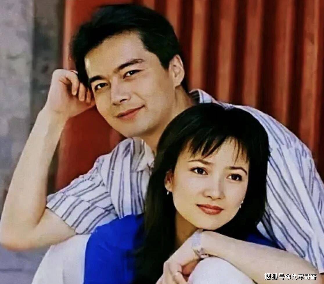 史晓燕曝何晴离婚咎由自取，赞同许亚军缺席葬礼，自己被扒了个底朝天