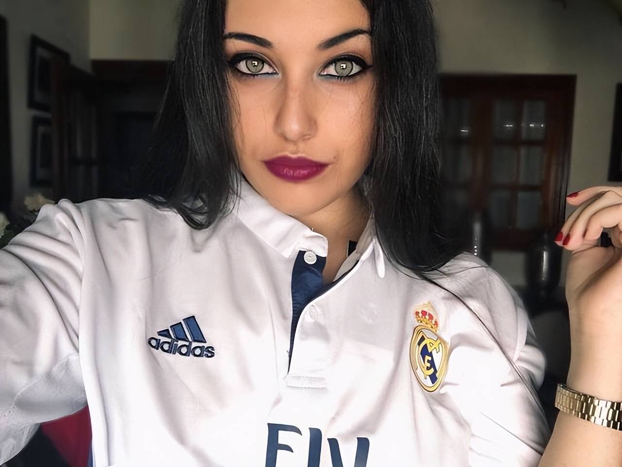 西班牙足球甲级联赛比利亚雷亚尔VS巴萨维拉VS曼联今晚2场焦点战预测会爆冷吗