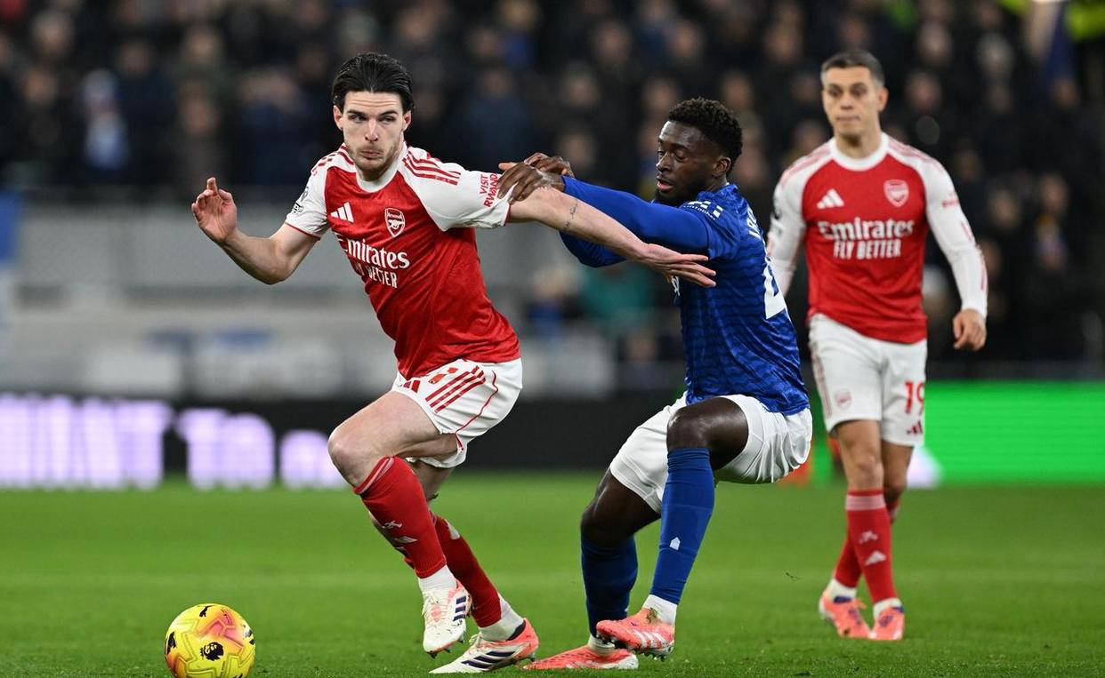 英超最新积英超联赛免费高清直播+实时赛程+积分预测（2025赛季全覆盖）分榜出炉：阿森纳力压曼城重回榜首利物浦紧追切尔西争四激烈