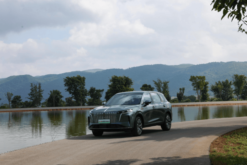 zoty中欧东方颐和座舱全维守护出行红旗HS6PHEV上市焕新