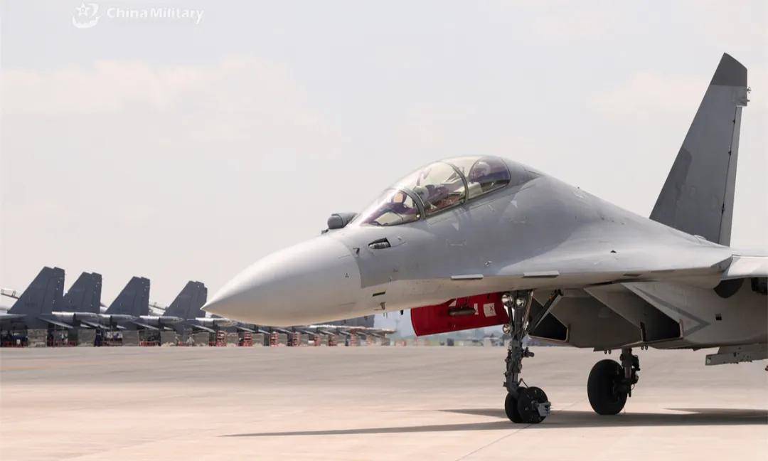 空军模拟空战：8架歼-16打6架“阵风”？料敌从宽还是另有隐情？