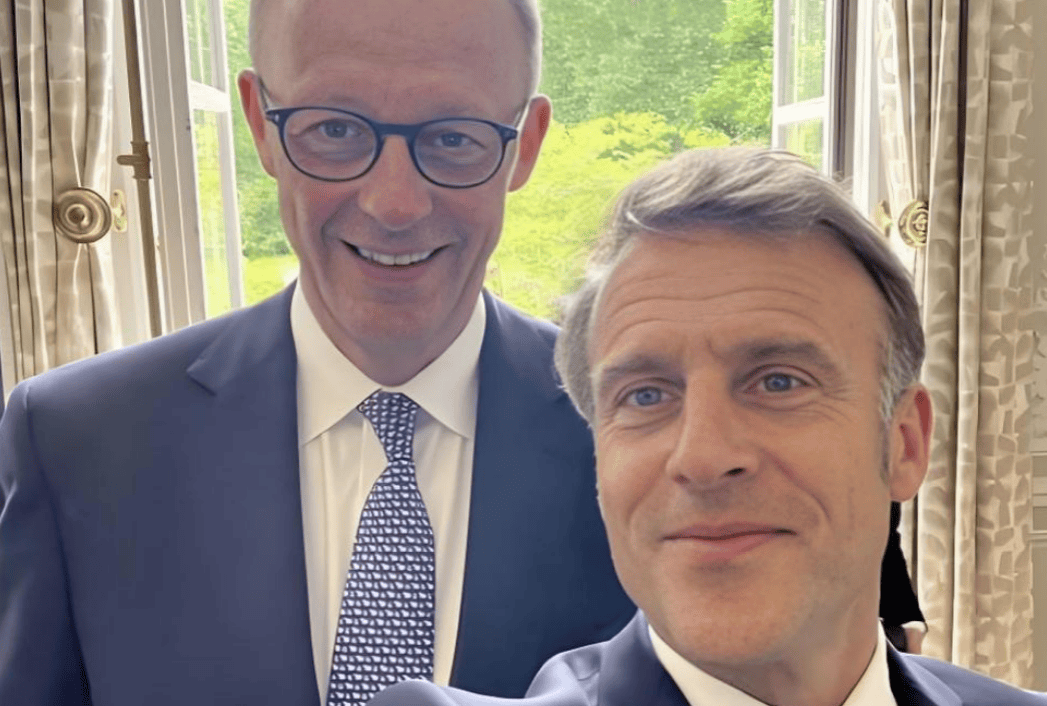 900亿援乌贷款要凉？默茨遭“背叛”，马克龙：法国财政紧张，要拿钱去造航母