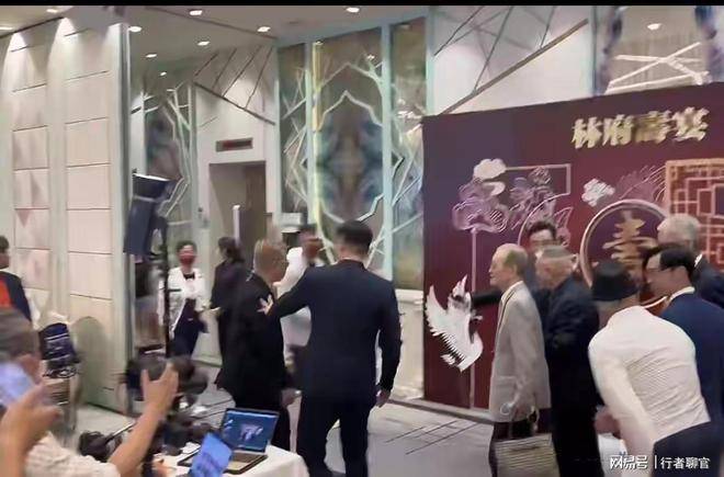 突发！向华强二哥向华炎离世住院1年享年93岁，撑起向家半壁江山