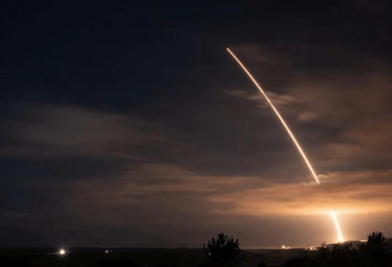 发射井齐竖，洲际导弹全锁定？ 美媒传出重大消息，中方当场驳斥