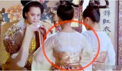 穿内衣就算了，输血管也忍了，那个“戴口罩”的就有点说不过去了