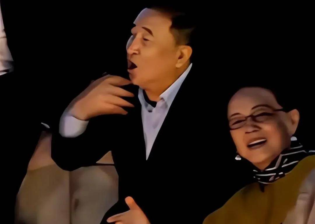 姜昆遭同行倒油！合唱者承认在美国唱歌，徒弟讽刺网友是小人