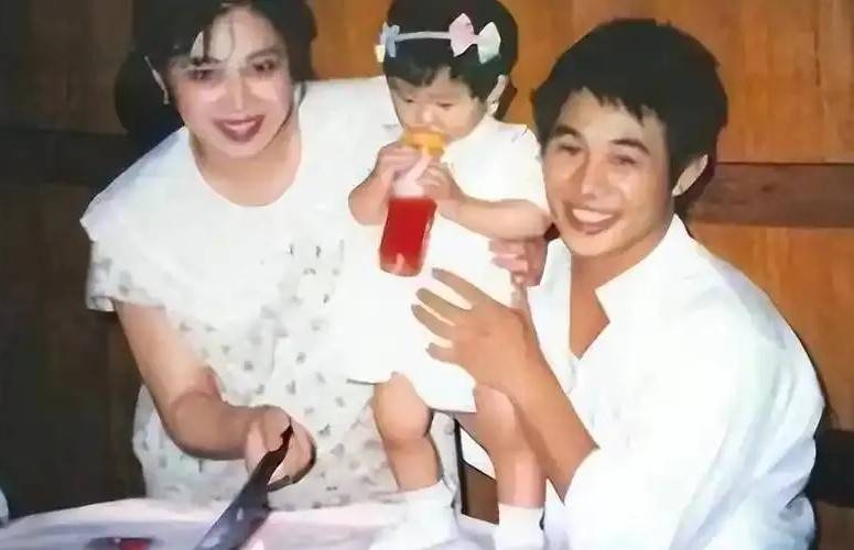 严防死守36年，利智还是输了，李连杰终是没放下被亏欠的“她们”