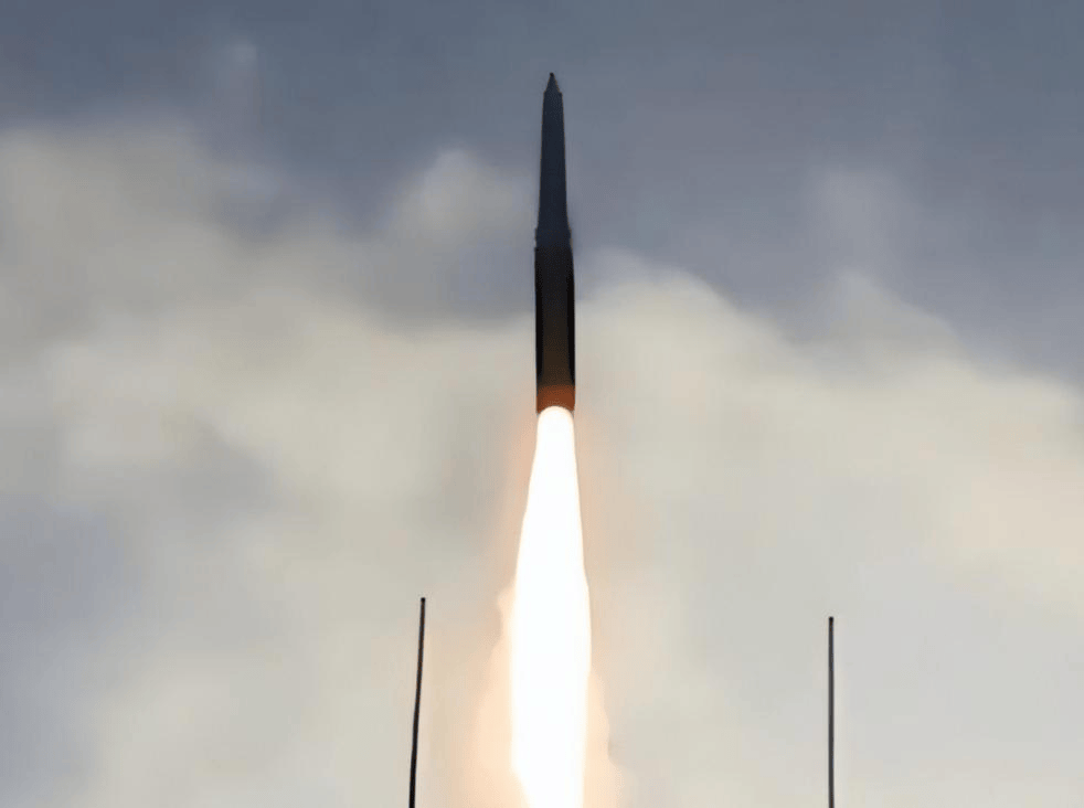 突然公布！055单挑航母的利器，究竟是鹰击-21还是鹰击-20？