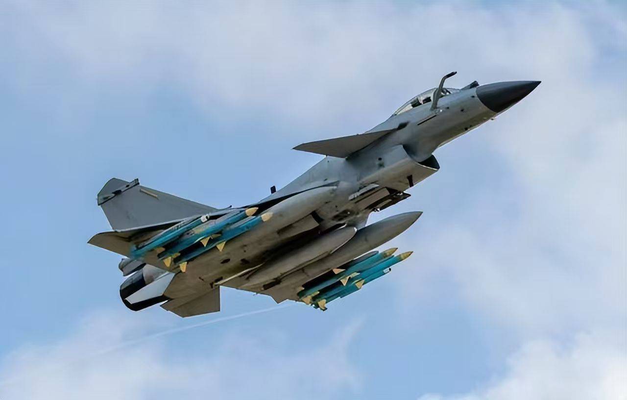 “歼-10挂载鹰击-21”轰动全球，东部战区公布画面，这就是中国武器口碑？