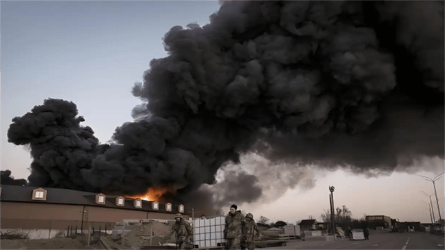 美发出死亡预告,留给泽连斯基时间已不多!数百架军机炸瘫莫斯科