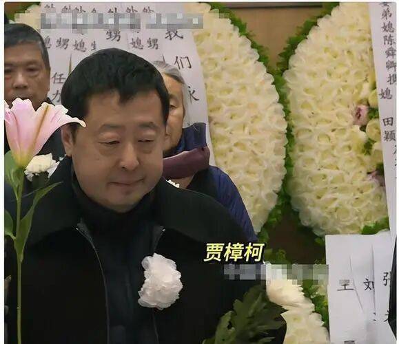 李雪健参加翟俊杰追悼会步履蹒跚!颜丙燕孙茜现场痛哭