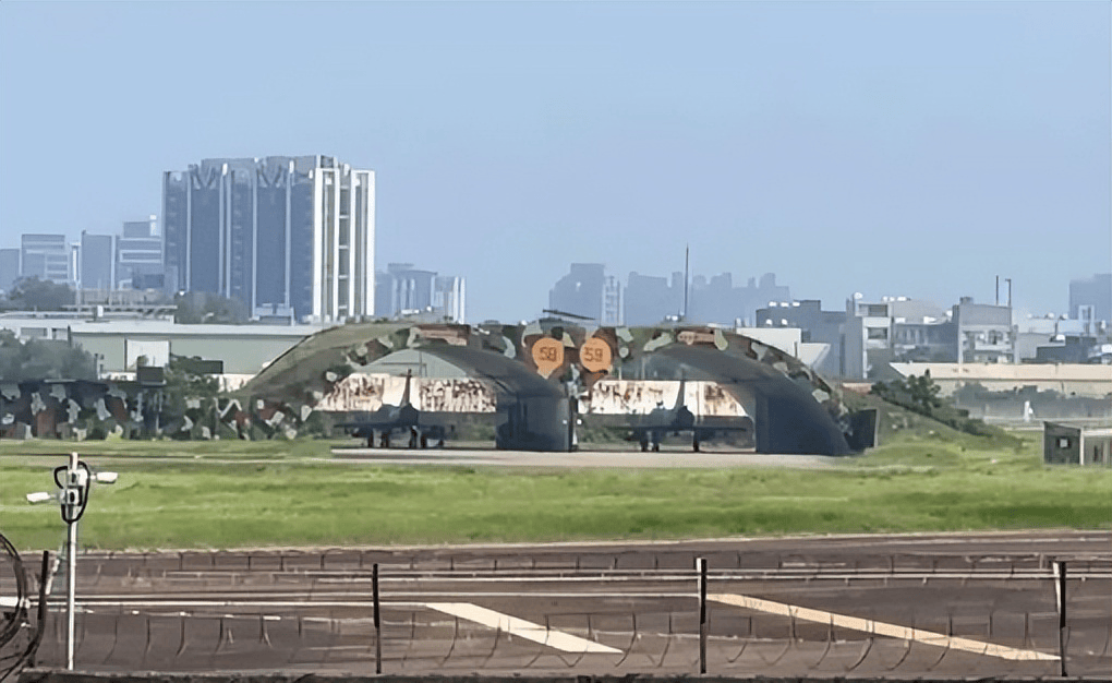 解放军公布驻幻影2000机场的实时画面：让台军彻底死心！