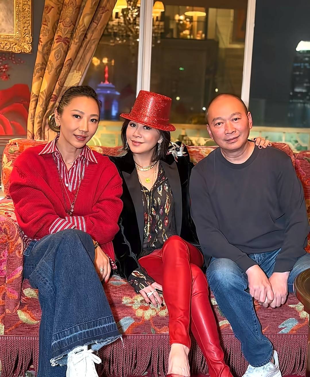 刘嘉玲夫妇办跨年派对,80岁刘妈妈贵气年轻,侄子带女友见她很漂亮