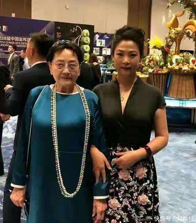 她被称为中国最美女演员，少将军衔，如今90岁活成这样