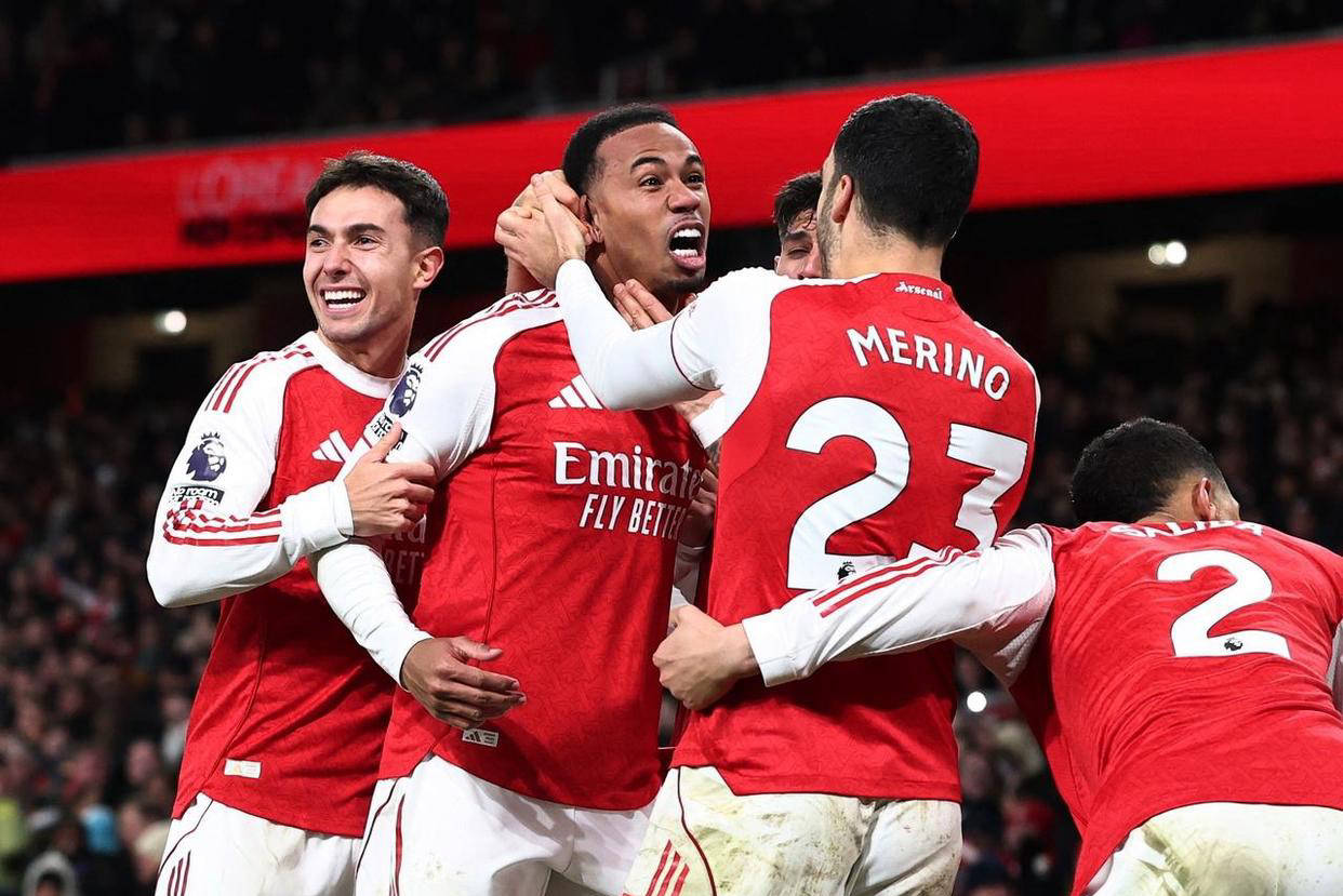 英格兰足球超级联赛英超最新积分榜揭晓：曼联遭遇爆冷阿森纳强势领跑切尔西平局难喜