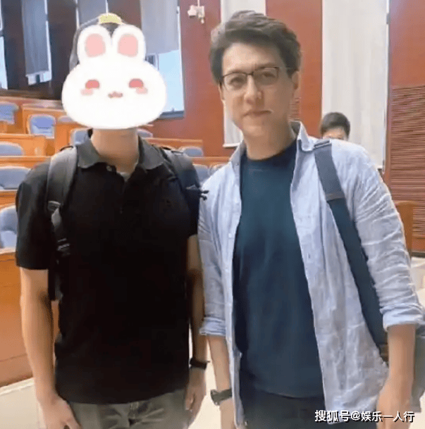 官媒对靳东称呼变了!2字之差释放3大信号,马伊琍的话有人说的真没错