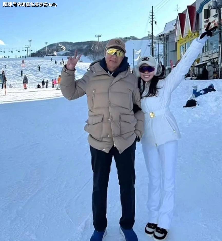 75岁郭台铭与51岁美貌妻子曾馨莹同框！同框3子女像极了祖孙三代