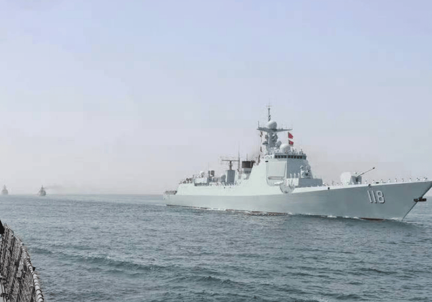 两舰近距对峙，乌鲁木齐舰强硬警告，台军“班超”无还手之力