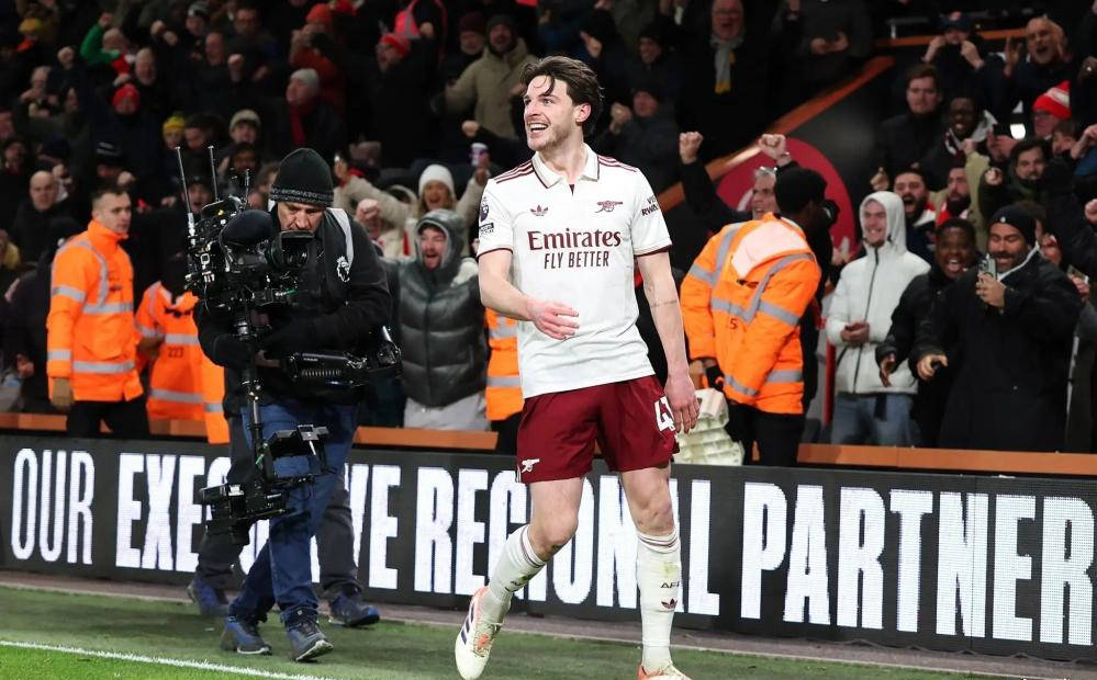 英超联赛免费高清直播+实时赛程+积分预测（2025赛季全覆盖）铁卫挺身救主枪手客场逆转小樱桃新年英超大战引人期待