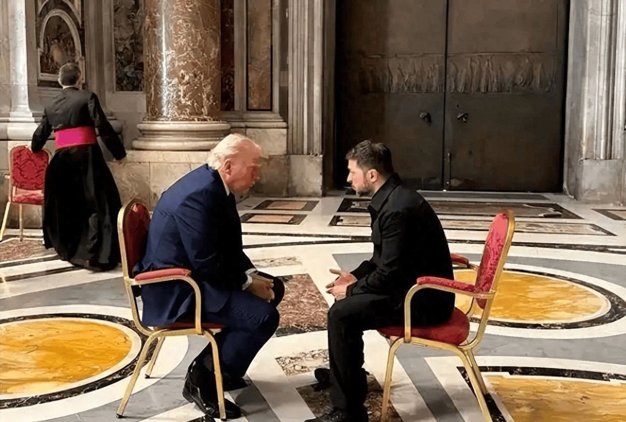 马杜罗被抓后，众目睽睽之下泽连斯基当场笑出声，他在高兴什么？