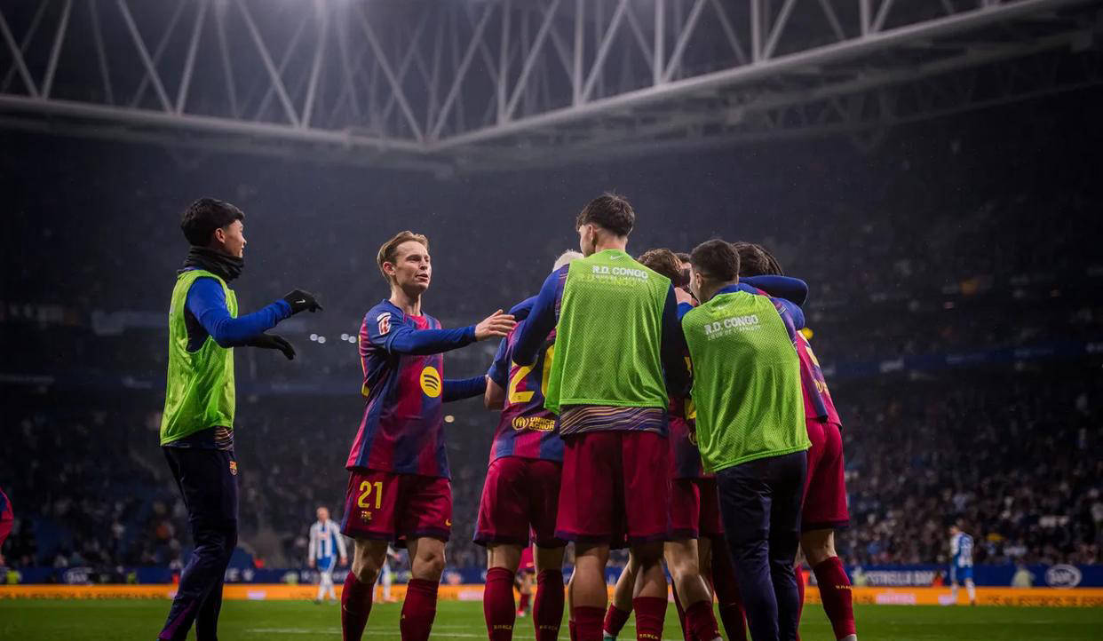 西甲豪门巴萨狂西班牙足球甲级联赛揽9连胜49分领跑积分榜完胜皇马冲击冠军