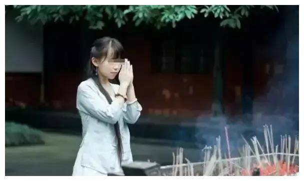 洛桑丹真，敛财2亿，毁掉100个女人，最小的仅16岁，为何有人信他