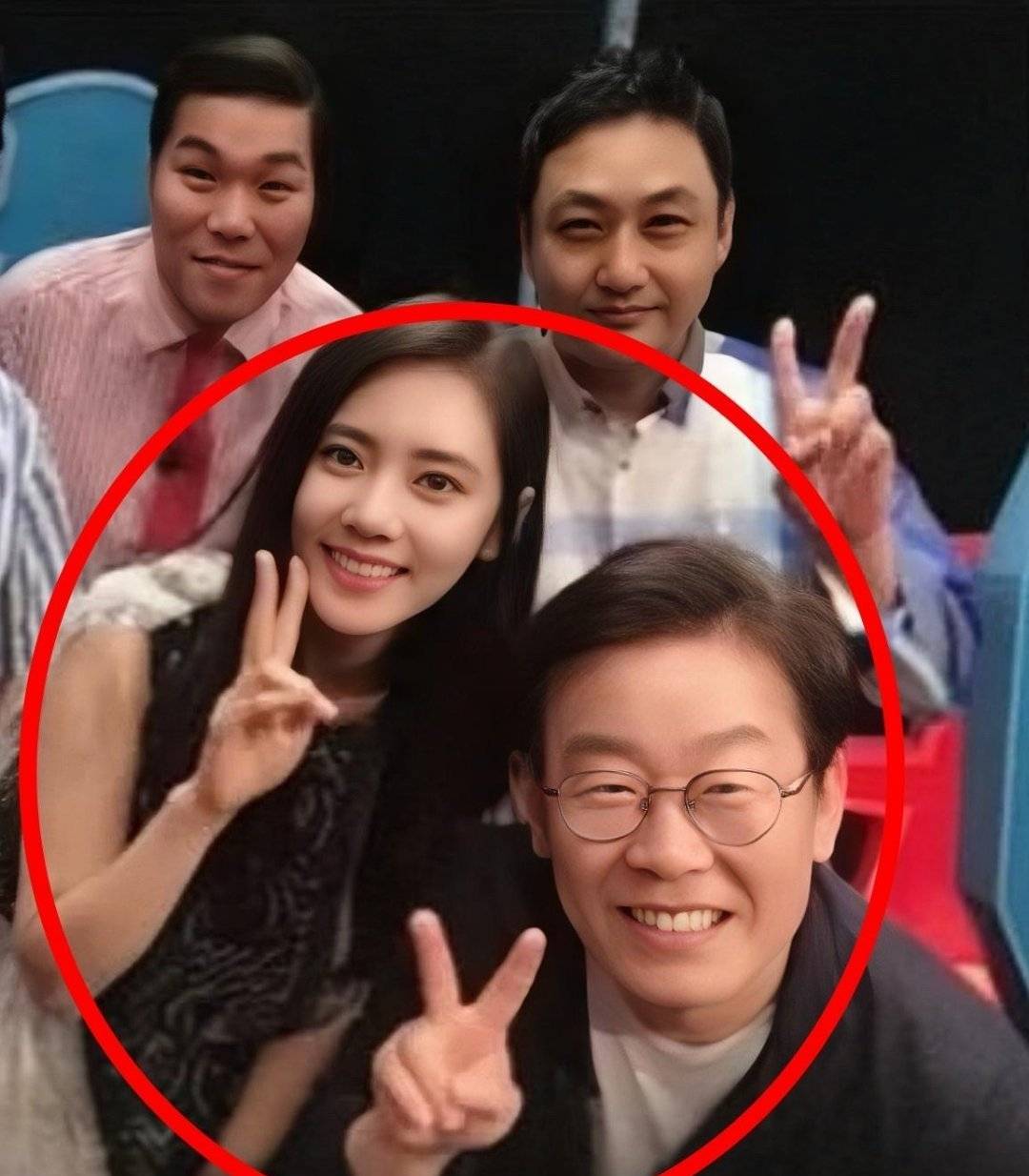 在家是斗不过老婆的“受气包”，出门是韩国总统，李在明夫妇的综艺搞笑名场面，藏着最狠的反转人生