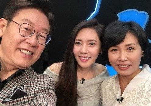 在家是斗不过老婆的“受气包”，出门是韩国总统，李在明夫妇的综艺搞笑名场面，藏着最狠的反转人生