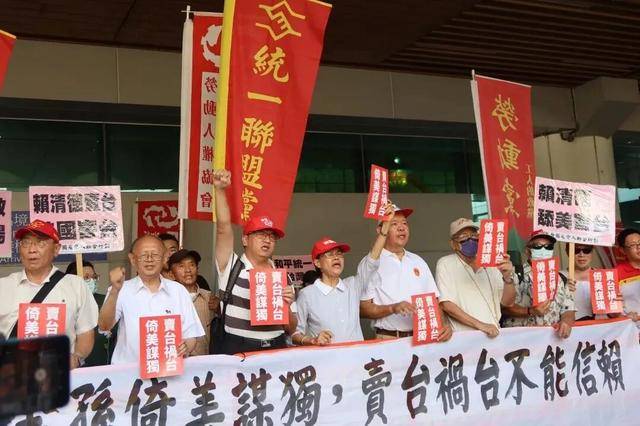 对抗！美防长点名中国，新华社官宣2个大杀器，台海民调让美国心凉