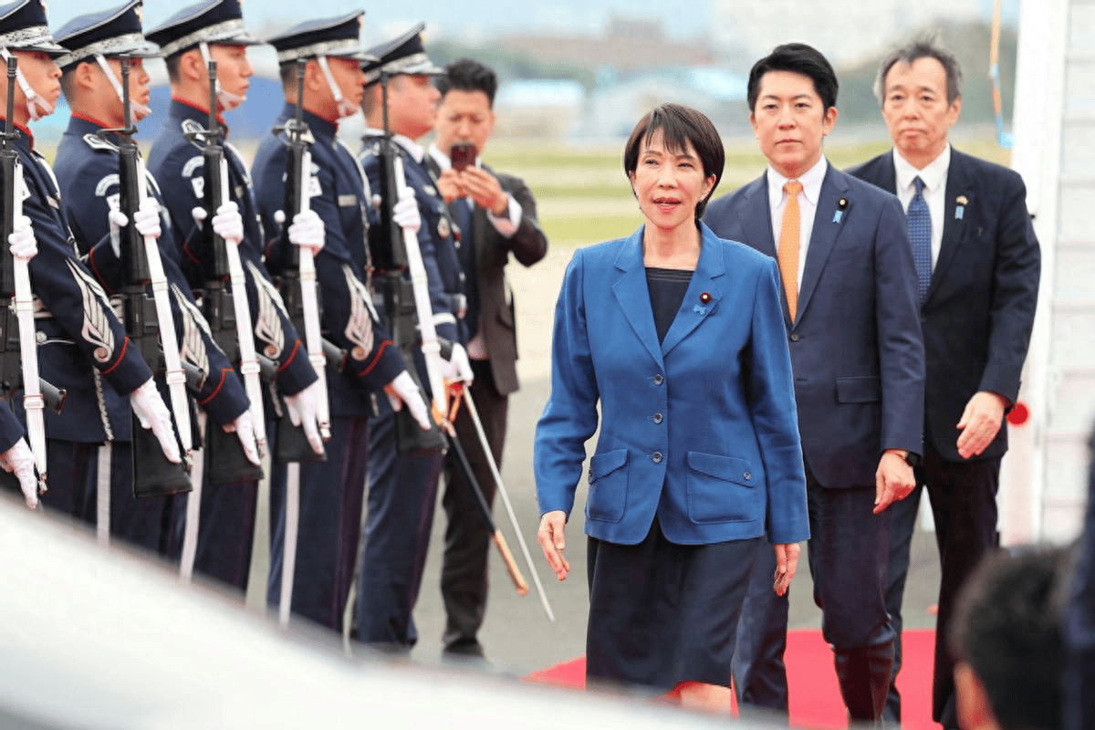 日本提出抗议，话音刚落，中方又发起第二波制裁，高市早苗被催“下台”！