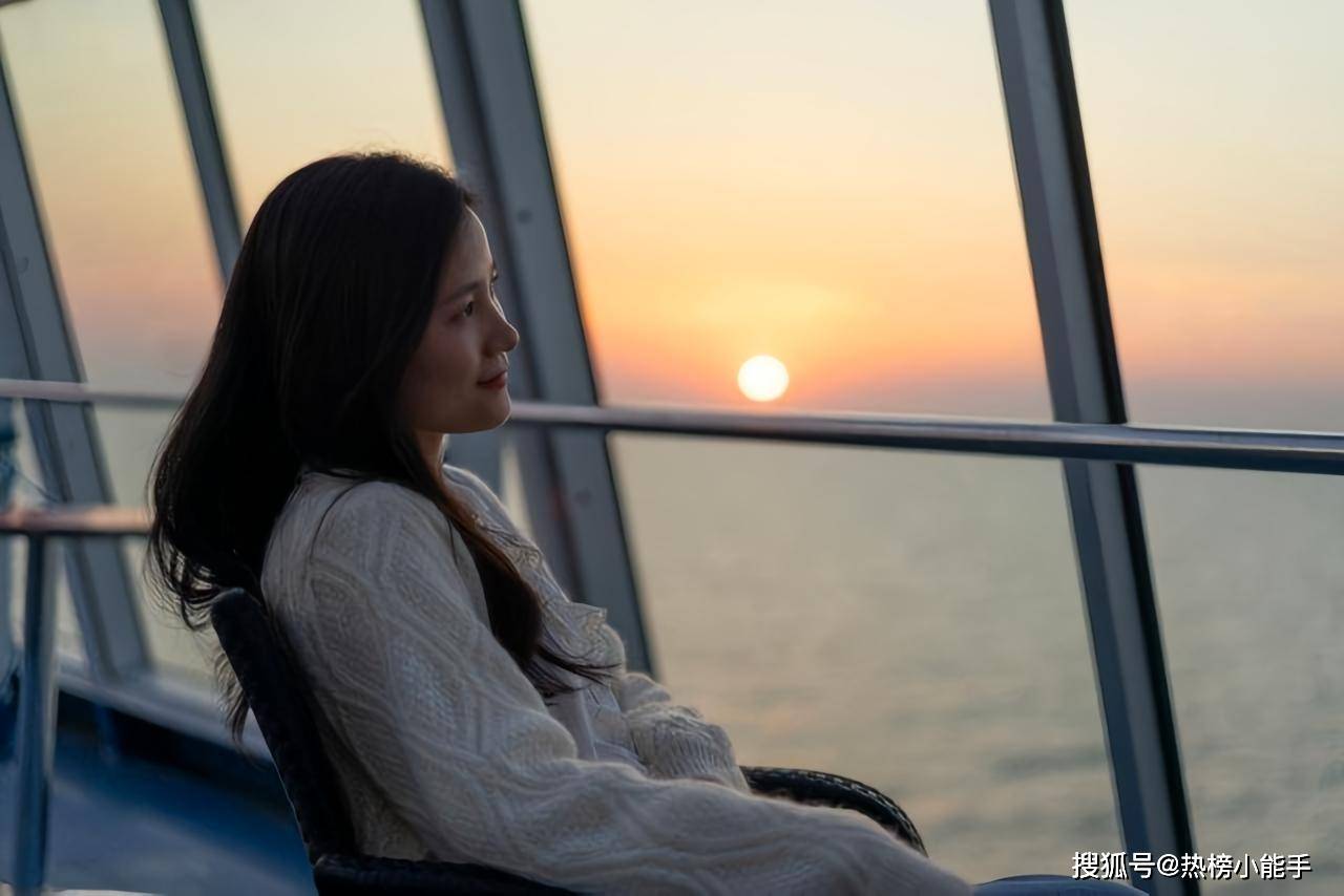 ：田朴珺的橙子与百达翡丽开元棋牌果盘后的权力游戏(图3)