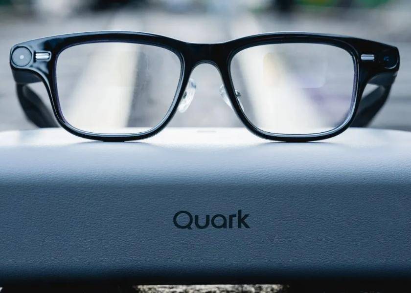 CES变成中国科技秀：机器人跳舞、熊猫获奖、眼镜会说话