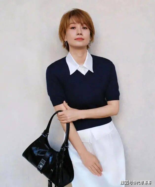 49岁马伊琍近况曝光！皮松肉垮面相大变，一头羊毛卷被吐槽老气