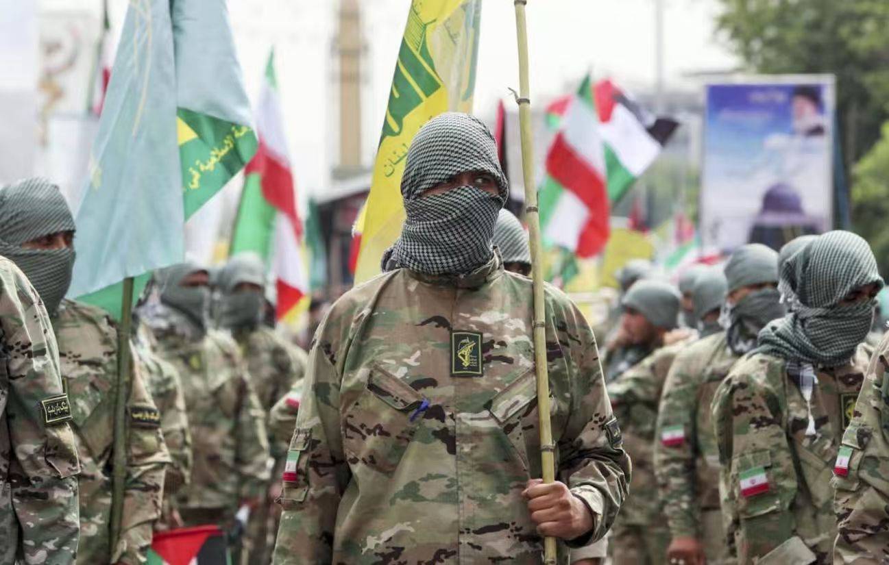 俄军运输机彻夜穿梭伊朗，飞机里装的到底是黄金，还是神秘大礼？