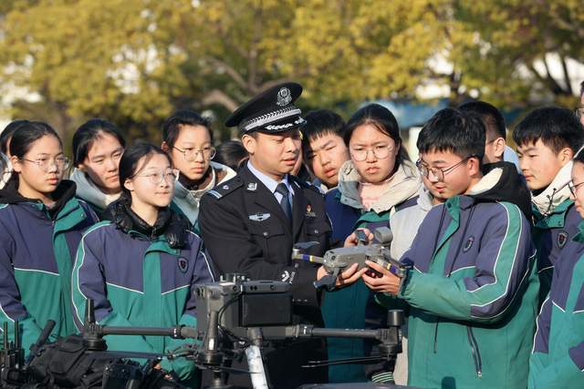 时评：第六个中国人民警察节向赤HASH GAME - Online Skill Game ET 300诚卫士致敬！