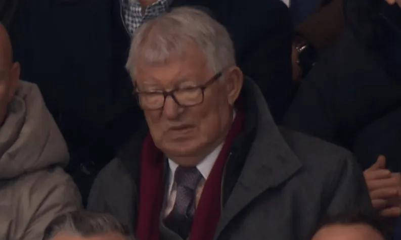 英格兰足球超级联赛84岁爵爷震怒！曼联赛季过半陷“四大皆空”困境44年罕见双杯赛一轮游