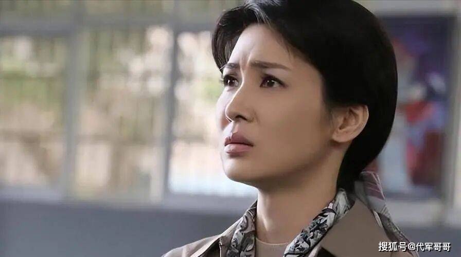 46岁童蕾近况曝光！老公被判刑欠下1.4亿债务，带女儿回农村生活