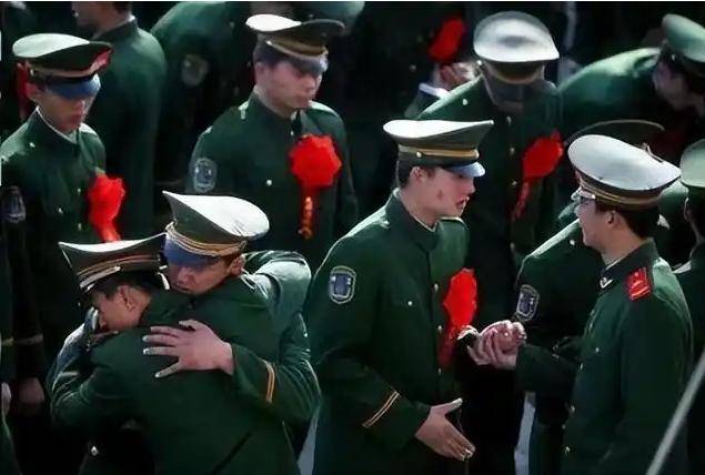 当2年兵、5年兵、8年兵、12年兵，退伍时有哪些区别？