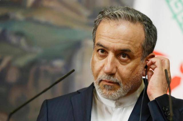 伊朗2000枚导弹对准美基地，中国把话带到，特朗普按下开战暂停键